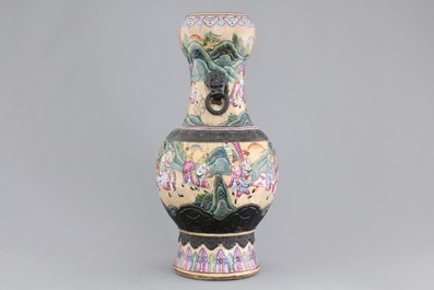 A Chinese famille rose and crackled glaze vase, Nanking, 19th C.