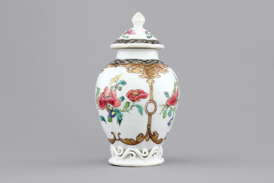 A Chinese famille rose porcelain tea caddy with cover, Yongzheng, 1722-1735