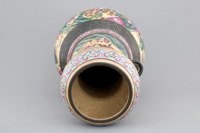 A Chinese famille rose and crackled glaze vase, Nanking, 19th C.