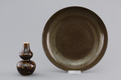 A group of Chinese monochrome brown and black wares, 17/18th C.