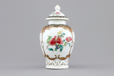 A Chinese famille rose porcelain tea caddy with cover, Yongzheng, 1722-1735