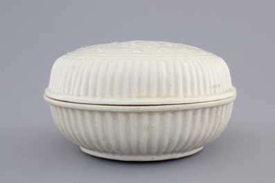 A round Chinese Dehua blanc de Chine box and cover, Kangxi, ca. 1700
