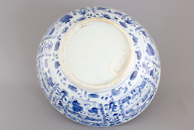 Un grand bol bleu et blanc, &eacute;poque Wan-Li (1573-1619), Dynastie Ming