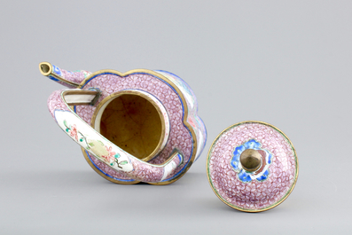 A fine Chinese Canton enamel teapot, Qianlong, 18th C.