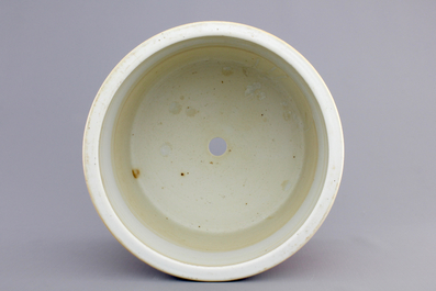 A large Chinese porcelain iron-red "Longevity" brush pot, 19/20th C.