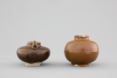 5 Chinese Yuan and Ming Dynasty dark glazed pottery pieces: 3 jars, a bowl and a box with cover