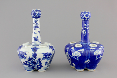 Two Chinese blue and white garlic neck tulip vases, 19th C.