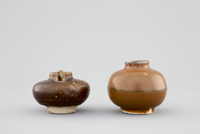 5 Chinese Yuan and Ming Dynasty dark glazed pottery pieces: 3 jars, a bowl and a box with cover