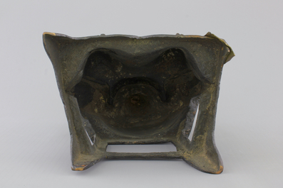 A Chinese bronze figure of an emperor on a throne, 18/19th C.
