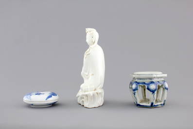 A Chinese porcelain seal wax box and cover, a Dehua blanc de Chine guanyin and a blue and white salt, 18/19th C.
