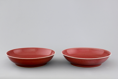 A pair of Chinese porcelain copper-red glazed plates, 19/20th C.