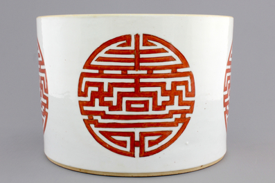 A large Chinese porcelain iron-red "Longevity" brush pot, 19/20th C.
