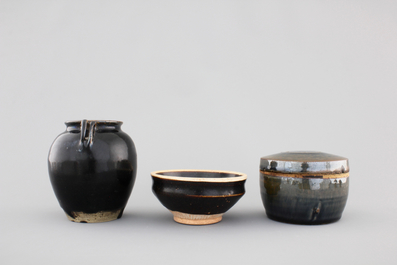 5 Chinese Yuan and Ming Dynasty dark glazed pottery pieces: 3 jars, a bowl and a box with cover