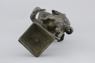 A Chinese figural bronze incense burner, 17/18th C.