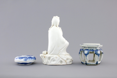 A Chinese porcelain seal wax box and cover, a Dehua blanc de Chine guanyin and a blue and white salt, 18/19th C.