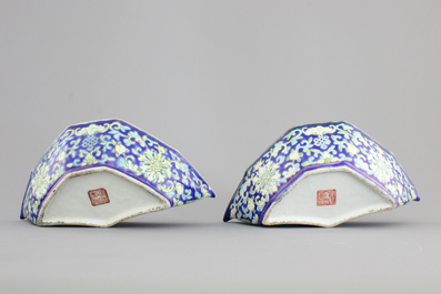 A pair of Chinese porcelain enameled bat-shaped bowls, 19th C.