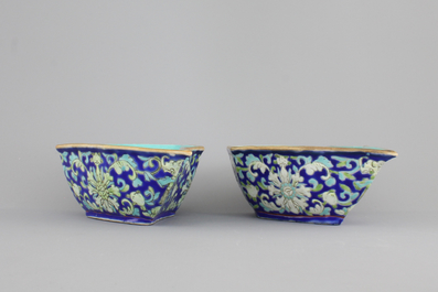 A pair of Chinese porcelain enameled bat-shaped bowls, 19th C.