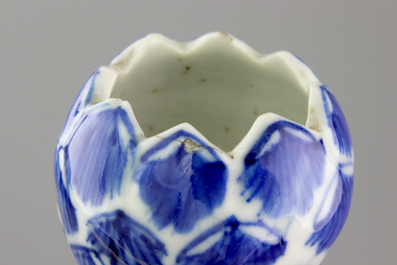 Two Chinese blue and white garlic neck tulip vases, 19th C.