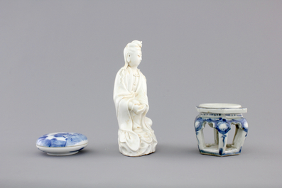 A Chinese porcelain seal wax box and cover, a Dehua blanc de Chine guanyin and a blue and white salt, 18/19th C.