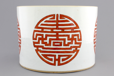 A large Chinese porcelain iron-red "Longevity" brush pot, 19/20th C.