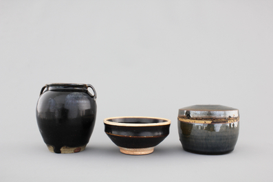 5 Chinese Yuan and Ming Dynasty dark glazed pottery pieces: 3 jars, a bowl and a box with cover
