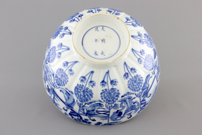 An attractive blue and white Chinese porcelain bowl with Long Elizas, Kangxi, ca. 1700