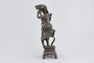 A Chinese figural bronze incense burner, 17/18th C.