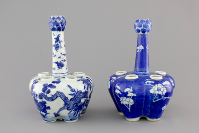 Two Chinese blue and white garlic neck tulip vases, 19th C.
