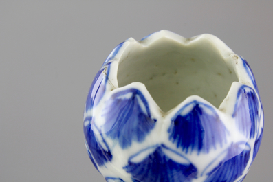 Two Chinese blue and white garlic neck tulip vases, 19th C.