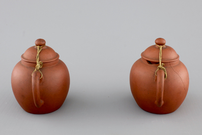 Two small Chinese yixing stoneware teapots, 18/19th C.