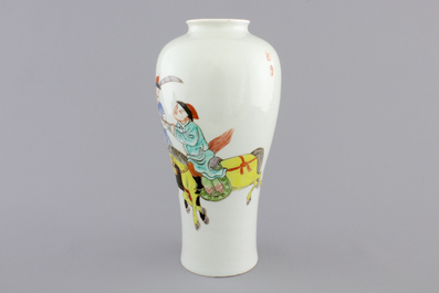 A Chinese famille rose porcelain meiping vase, 19th C.