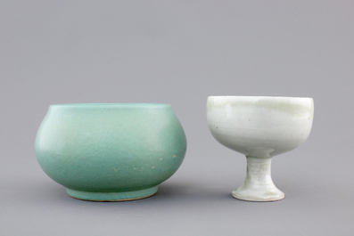 A Chinese turquoise ground brushwasher, 17/18th C. and a white glazed Ming Dynasty stem cup, 16/17th C.