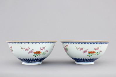 A fine pair of Chinese famille rose floral bowls, Qianlong seal mark and prob. of the period, 18th C.