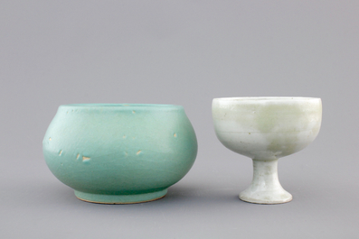 A Chinese turquoise ground brushwasher, 17/18th C. and a white glazed Ming Dynasty stem cup, 16/17th C.