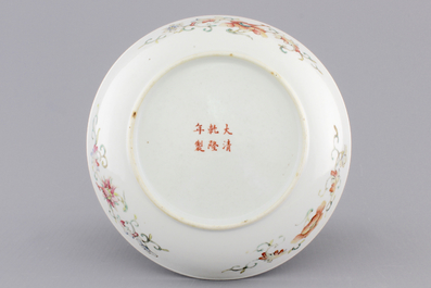 A Chinese famille rose porcelain plate with stylised phoenixes, 19th C.