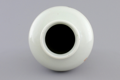 A Chinese famille rose porcelain meiping vase, 19th C.