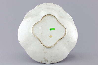 A Chinese shell-shaped Canton gilt and famille rose porcelain plate, mid-19th C.