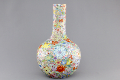 A Chinese famille rose porcelain millefleurs bottle vase, 19th C.