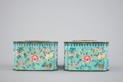 A fine pair of Canton enamel ink wells, 19th C.