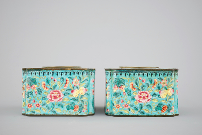 A fine pair of Canton enamel ink wells, 19th C.