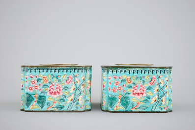 A fine pair of Canton enamel ink wells, 19th C.