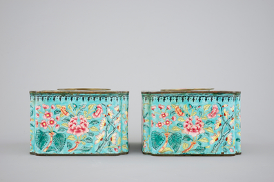 A fine pair of Canton enamel ink wells, 19th C.