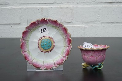 Une tasse et soucoupe en porcelaine de Chine famille rose de forme lotus, &eacute;poque Yongzheng, 1722-1735