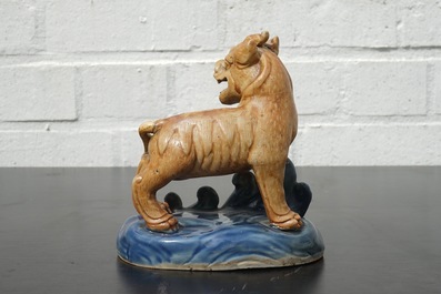 Een Chinees biscuit porseleinen figuur van een kylin, Qianlong, 18e eeuw