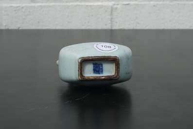 A small pale celadon-glazed vase, 18/19th C.