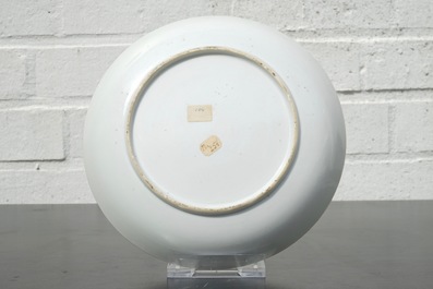 A refined famille rose dish with floral design, Yongzheng, 1722-1735