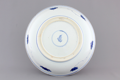 A blue and white Chinese porcelain dish with floral scrolls, Kangxi, ca. 1700