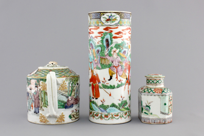 A Chinese famille verte porcelain teapot, a tea caddy and a hat stand, 19th C.