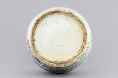 A Chinese porcelain famille rose vase with dragons, 19th C.