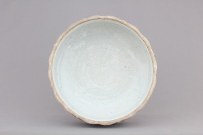 A Chinese porcelain famille rose tureen with cover, Qianlong, 18th C.